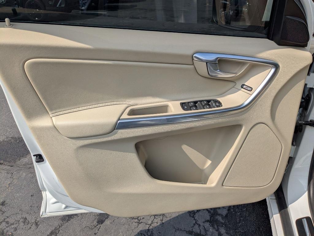 used 2015 Volvo XC60 car, priced at $11,250