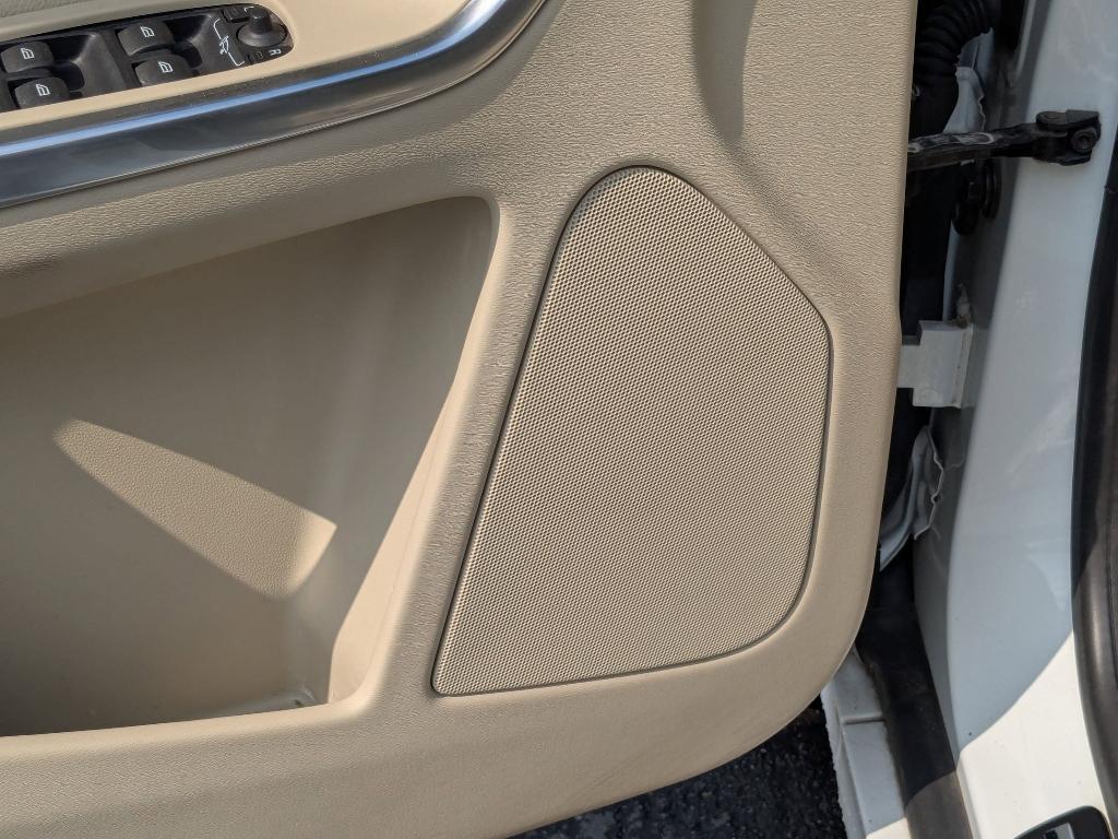 used 2015 Volvo XC60 car, priced at $11,250