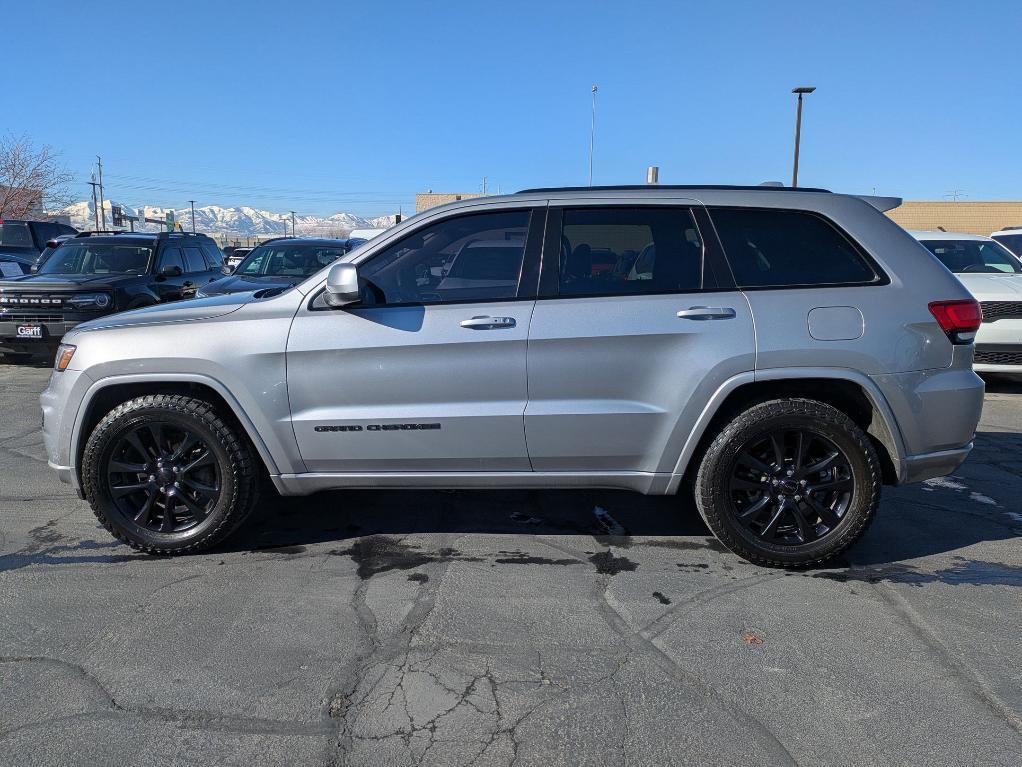 used 2017 Jeep Grand Cherokee car, priced at $14,276