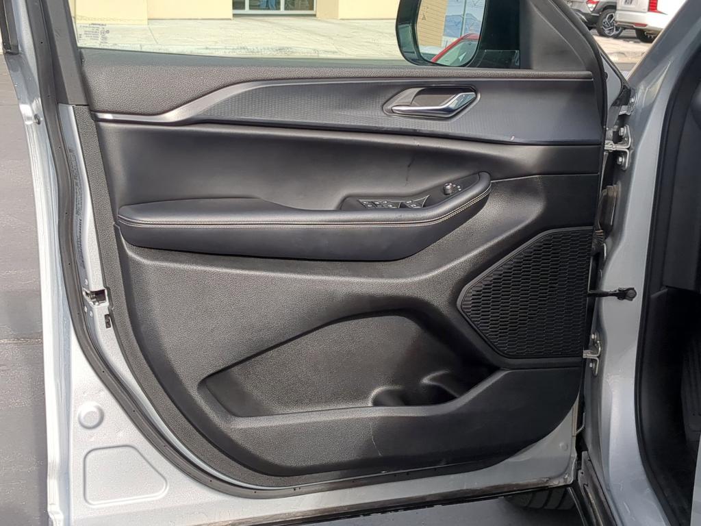 used 2024 Jeep Grand Cherokee car, priced at $28,950