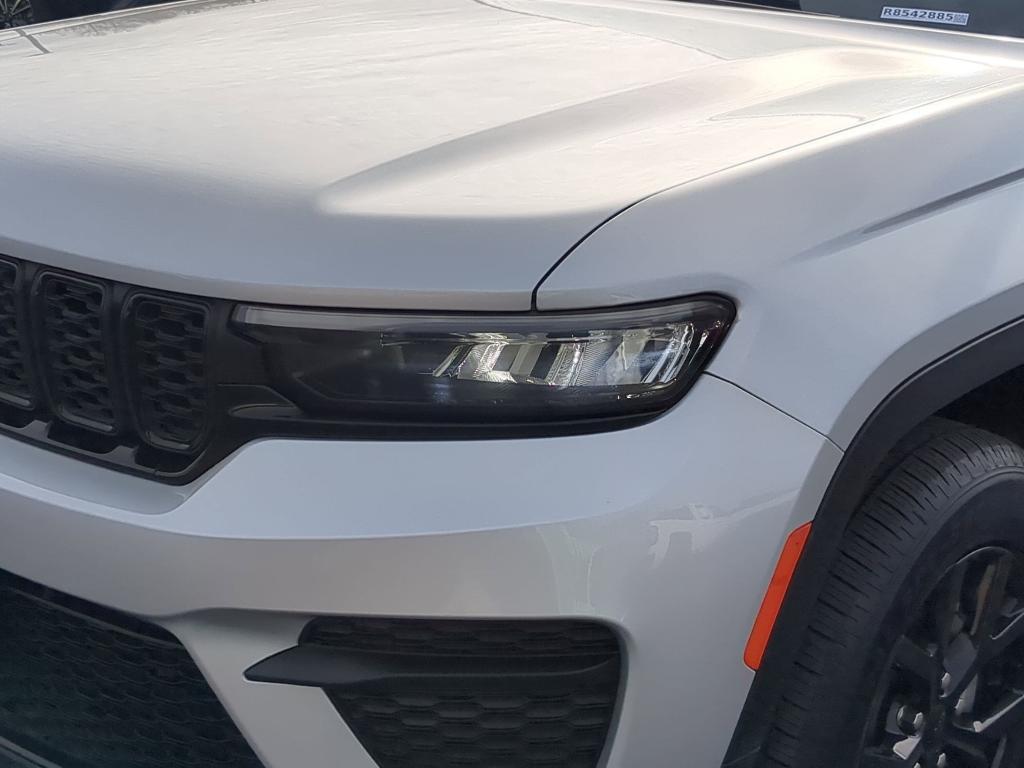 used 2024 Jeep Grand Cherokee car, priced at $28,950
