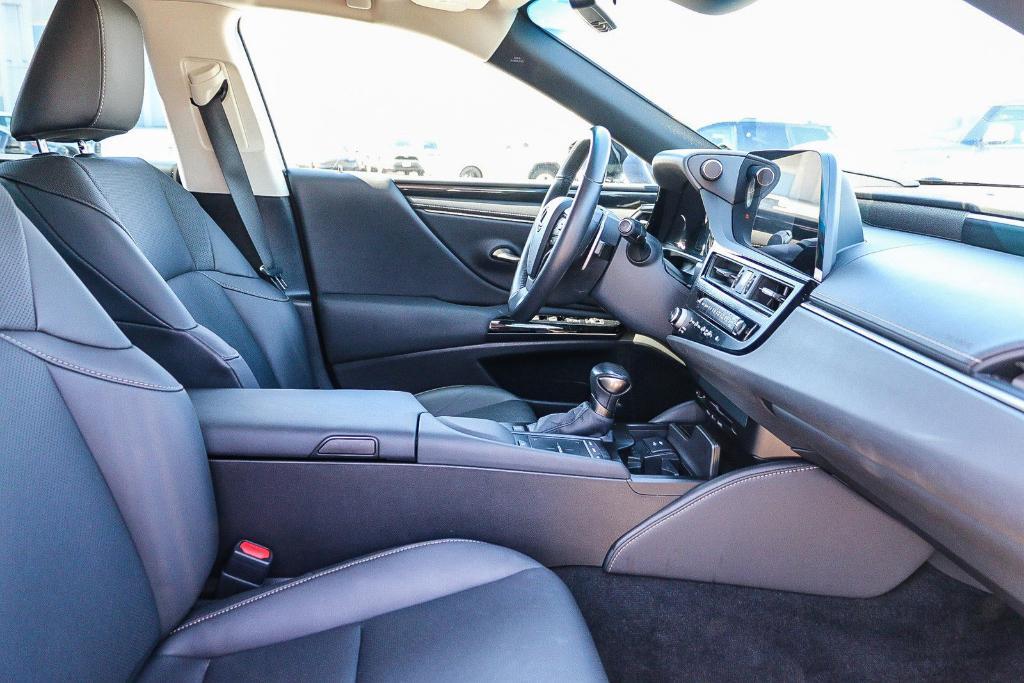 used 2022 Lexus ES 300h car, priced at $28,450