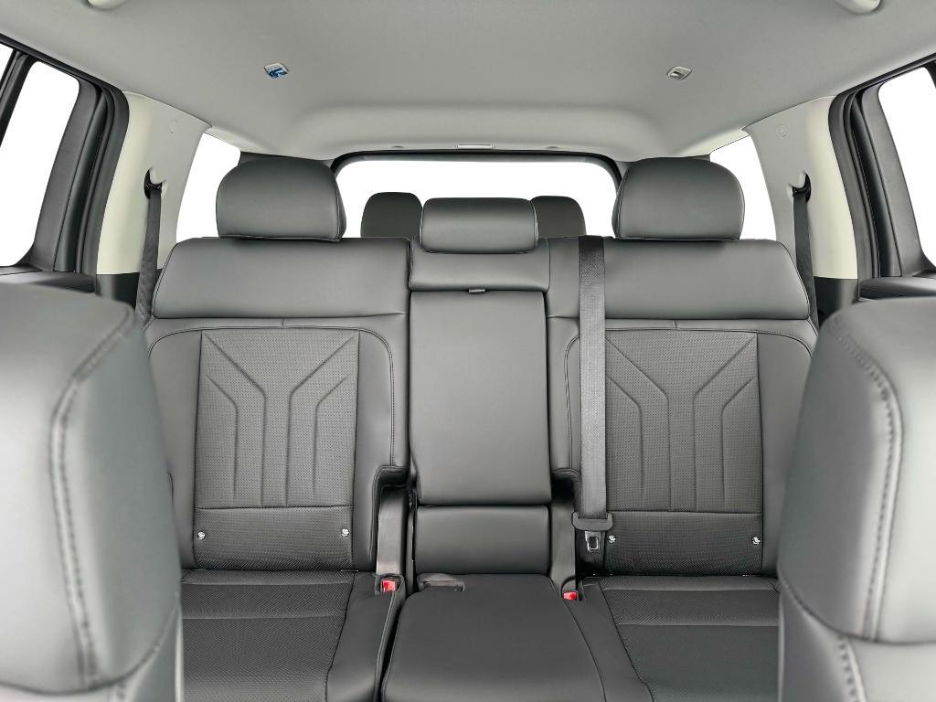 new 2025 Hyundai Santa Fe car, priced at $40,123