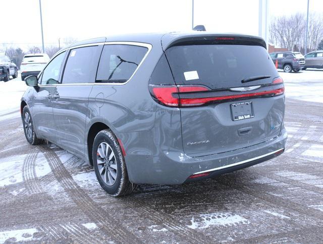 new 2025 Chrysler Pacifica Hybrid car, priced at $47,928