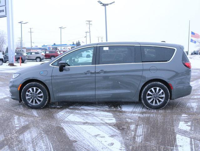 new 2025 Chrysler Pacifica Hybrid car, priced at $47,928