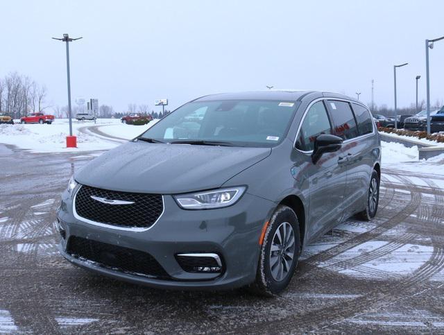 new 2025 Chrysler Pacifica Hybrid car, priced at $47,928