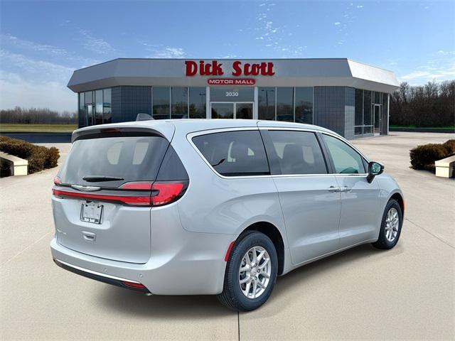 new 2026 Chrysler Pacifica car, priced at $39,245