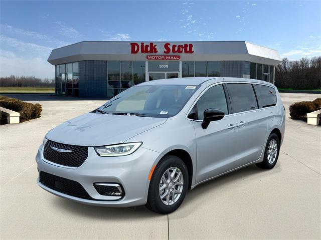 new 2026 Chrysler Pacifica car, priced at $39,245