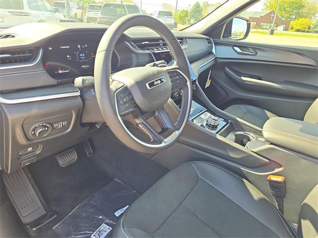 new 2025 Jeep Grand Cherokee car, priced at $41,715