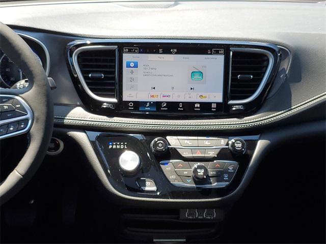 new 2025 Chrysler Pacifica car, priced at $43,641