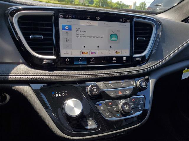 new 2025 Chrysler Pacifica car, priced at $43,641