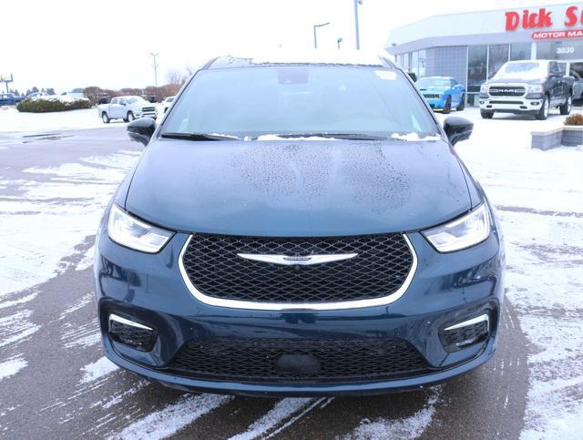 new 2025 Chrysler Pacifica car, priced at $39,830