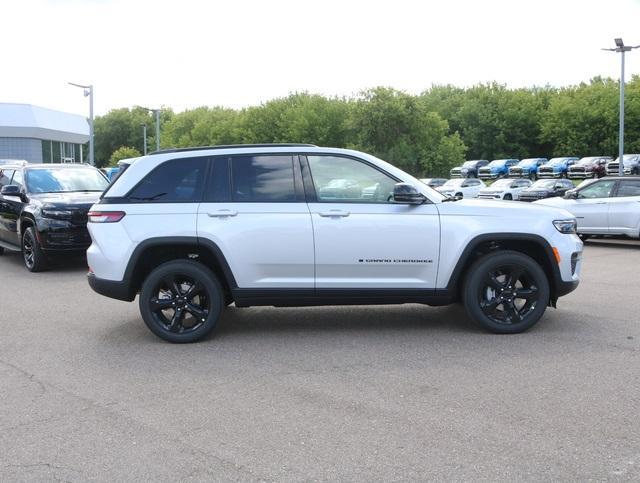 new 2024 Jeep Grand Cherokee car, priced at $42,652