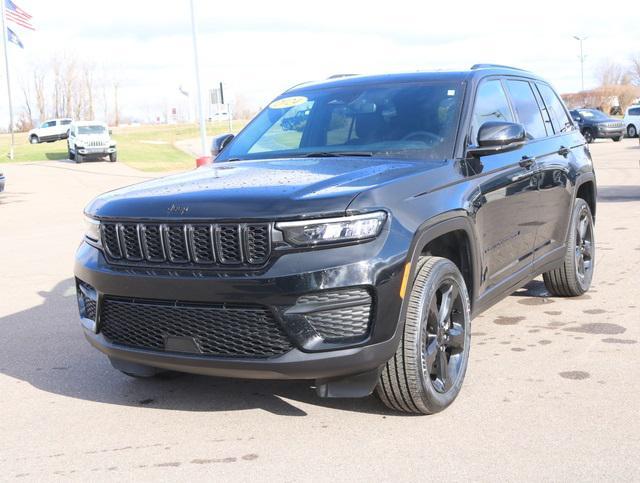 used 2024 Jeep Grand Cherokee car, priced at $38,997