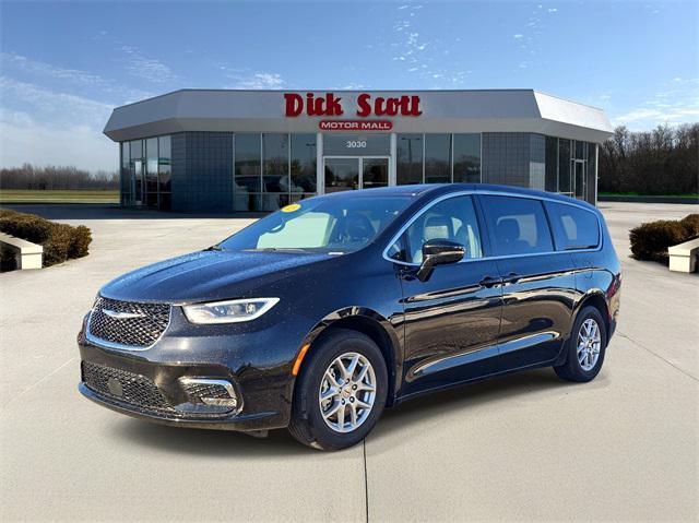 used 2025 Chrysler Pacifica car, priced at $34,888