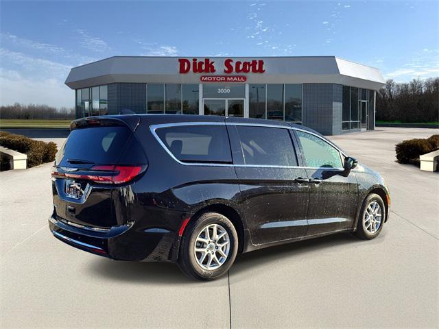 used 2025 Chrysler Pacifica car, priced at $34,888