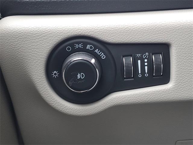 used 2023 Chrysler Pacifica car, priced at $33,777