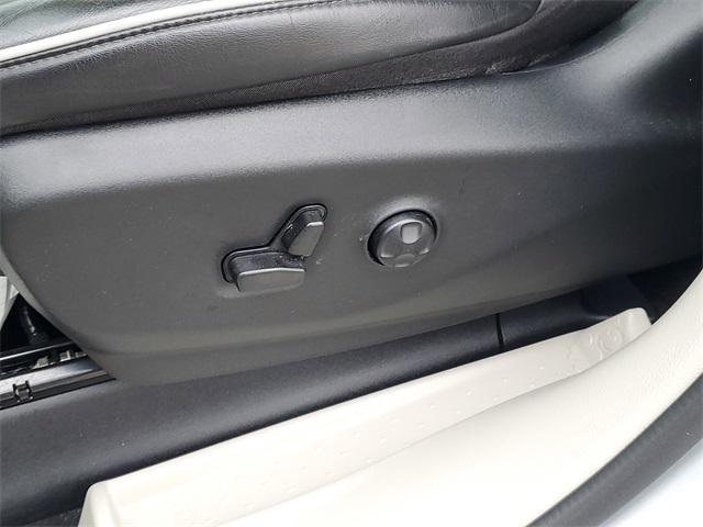 used 2023 Chrysler Pacifica car, priced at $33,777