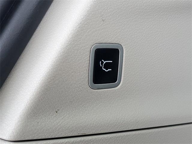 used 2023 Chrysler Pacifica car, priced at $33,777