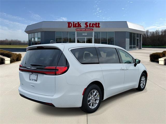 new 2026 Chrysler Pacifica car, priced at $39,915