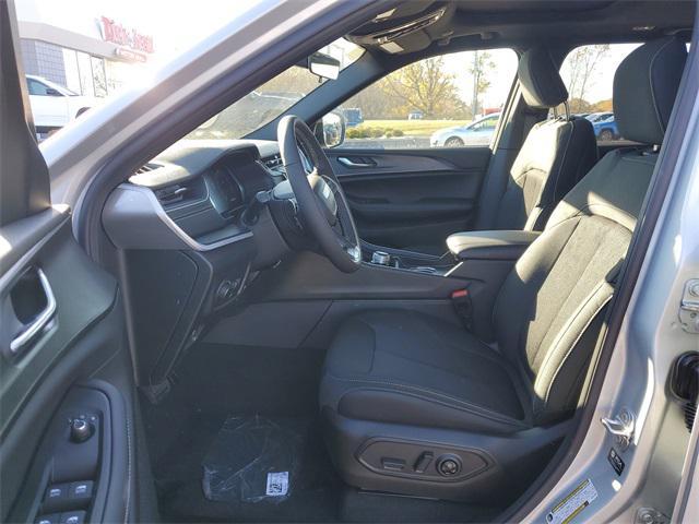 new 2025 Jeep Grand Cherokee car, priced at $39,186