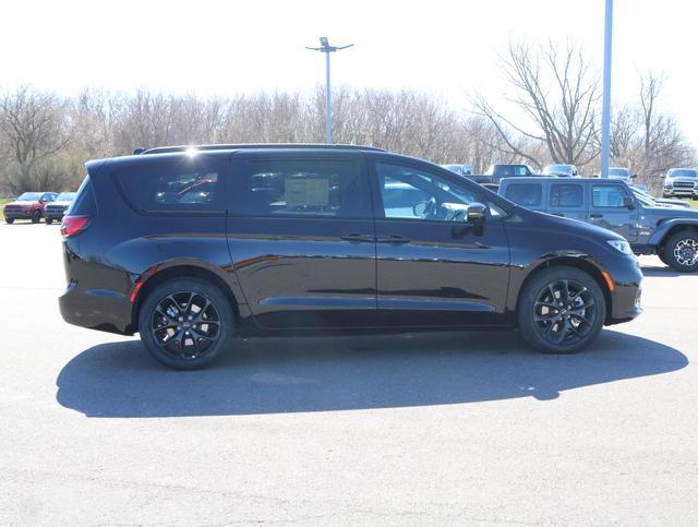new 2024 Chrysler Pacifica car, priced at $52,168
