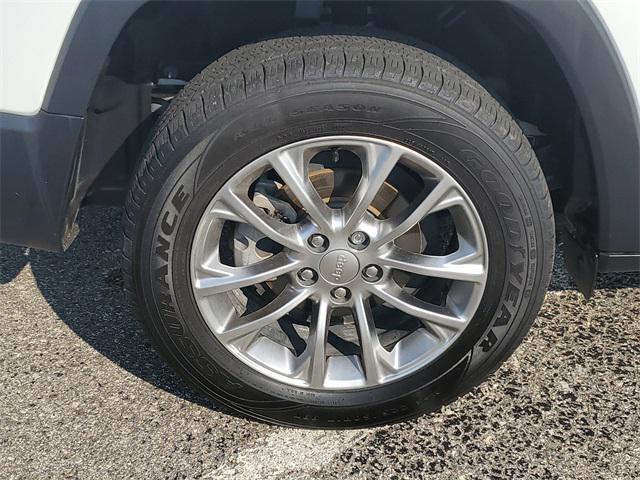 used 2019 Jeep Cherokee car, priced at $17,391