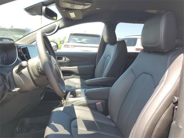 new 2025 Chrysler Pacifica car, priced at $42,691