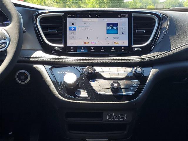 new 2025 Chrysler Pacifica car, priced at $42,691