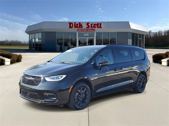 used 2021 Chrysler Pacifica car, priced at $32,571