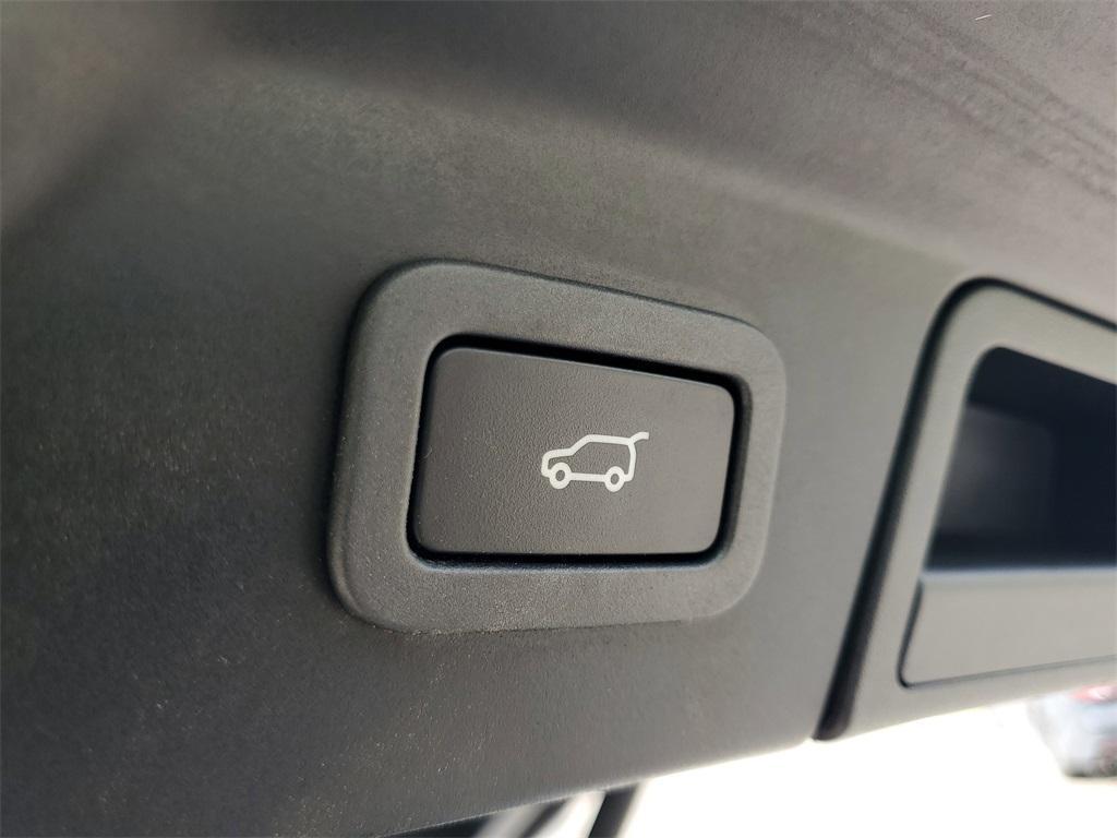 used 2022 Land Rover Range Rover Velar car, priced at $37,998