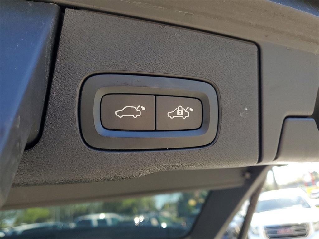 used 2020 Volvo XC60 car, priced at $22,298