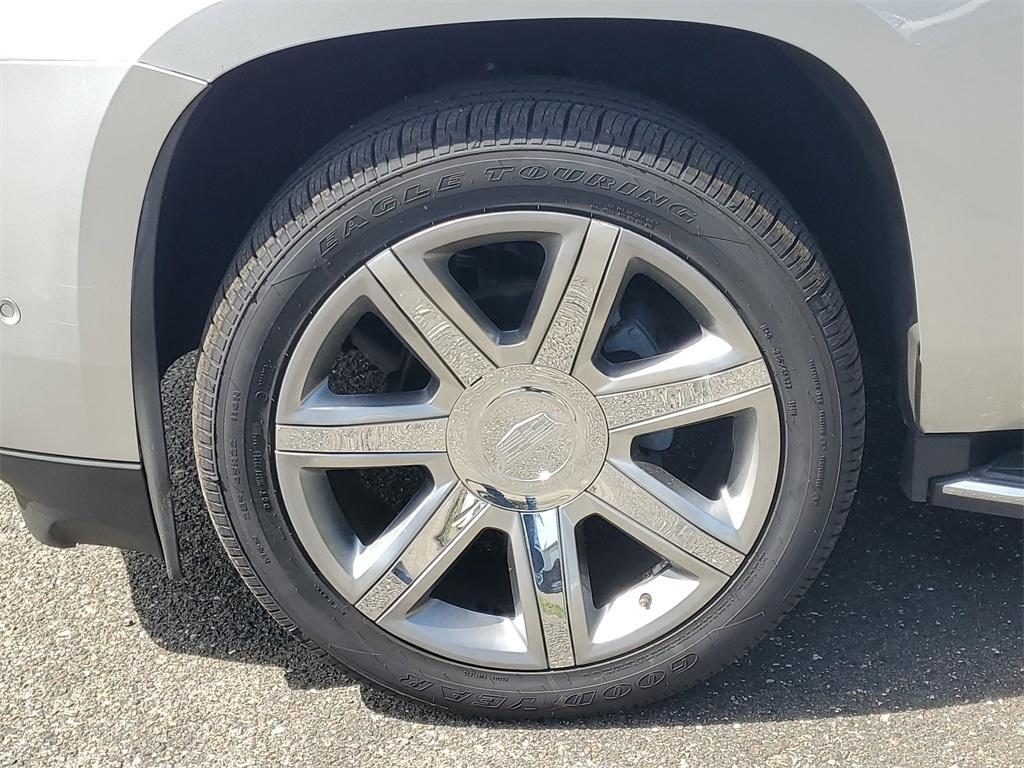 used 2019 Cadillac Escalade car, priced at $35,401