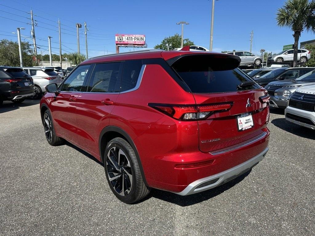 new 2024 Mitsubishi Outlander car, priced at $32,757