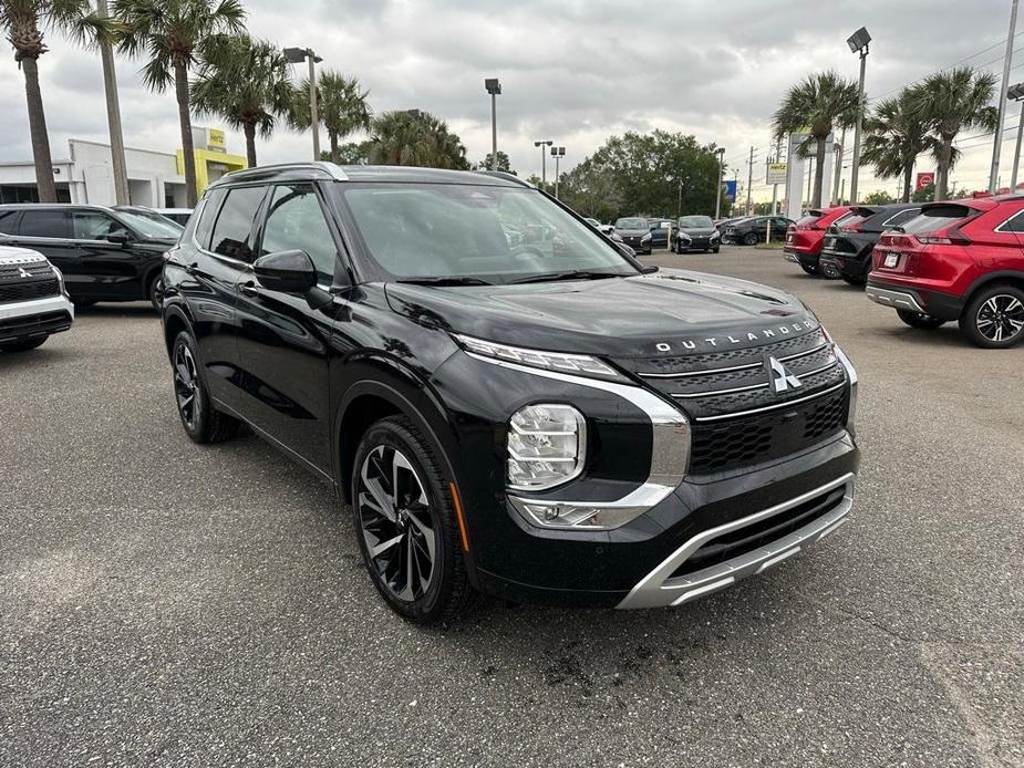 new 2024 Mitsubishi Outlander car, priced at $32,717