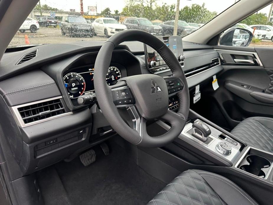 new 2024 Mitsubishi Outlander car, priced at $32,717