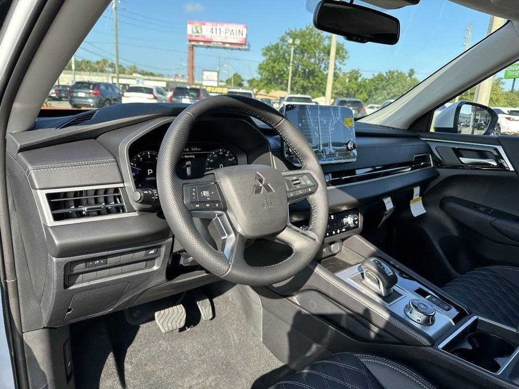 new 2024 Mitsubishi Outlander car, priced at $34,635