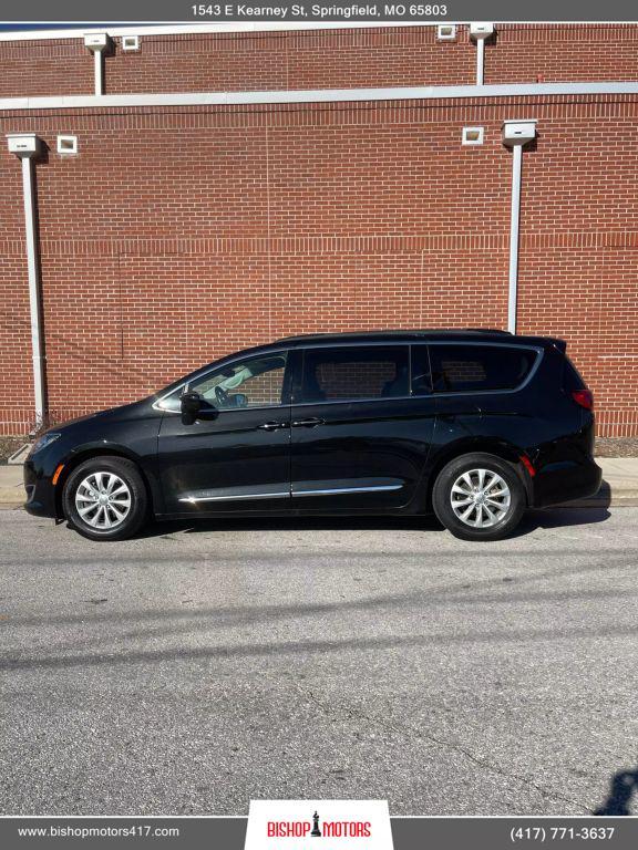 used 2017 Chrysler Pacifica car, priced at $15,995