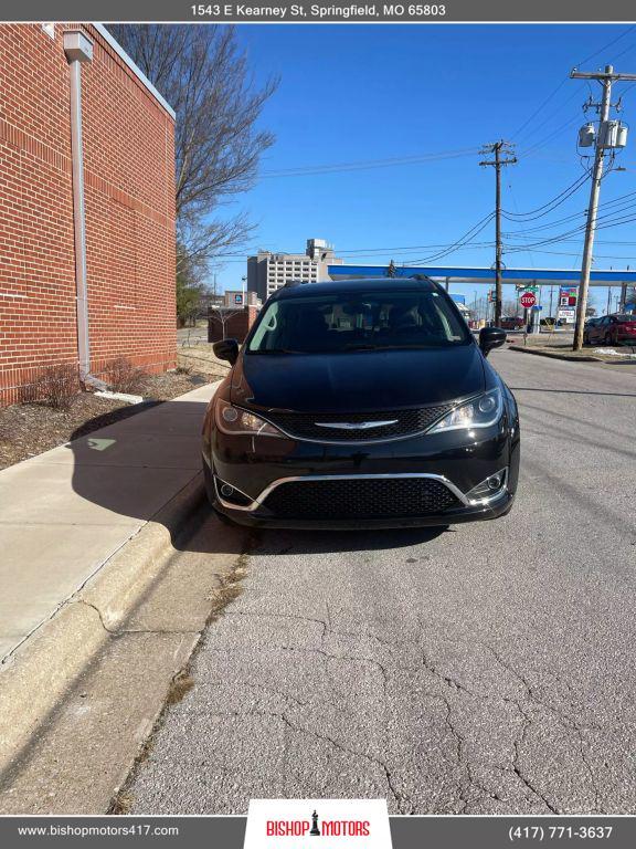 used 2017 Chrysler Pacifica car, priced at $15,995