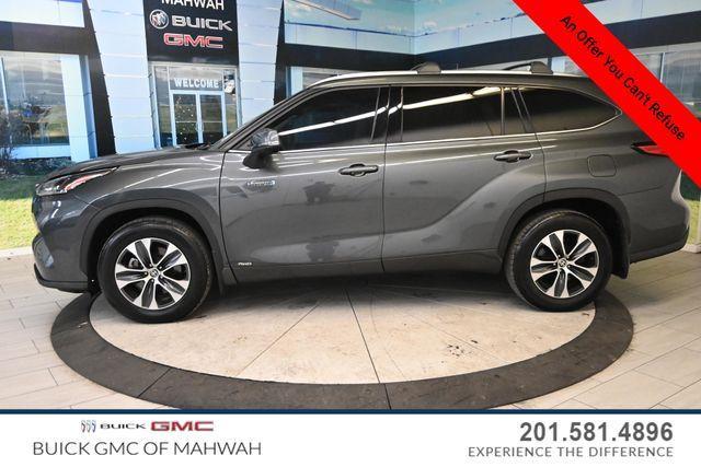 used 2021 Toyota Highlander Hybrid car, priced at $31,995