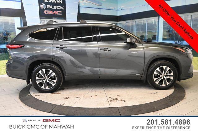 used 2021 Toyota Highlander Hybrid car, priced at $31,995