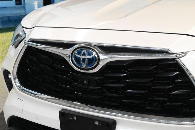 used 2021 Toyota Highlander Hybrid car, priced at $32,795