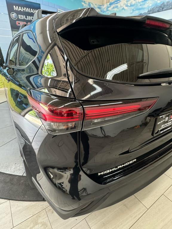 used 2024 Toyota Highlander car, priced at $39,888