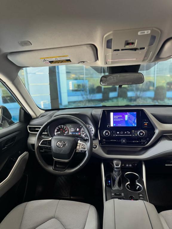 used 2024 Toyota Highlander car, priced at $39,888