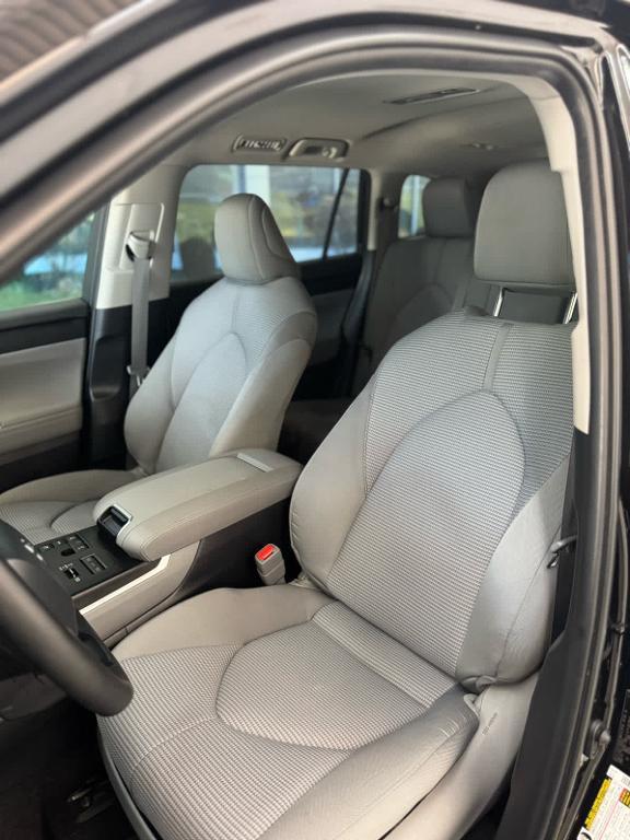 used 2024 Toyota Highlander car, priced at $39,888