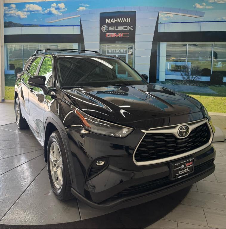 used 2024 Toyota Highlander car, priced at $39,888