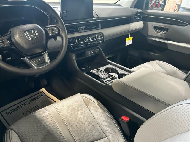 new 2025 Honda Pilot car, priced at $54,530