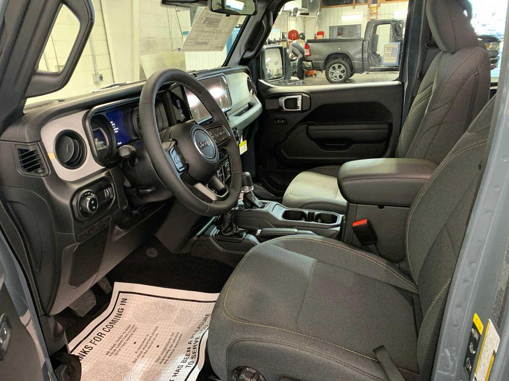 new 2025 Jeep Gladiator car, priced at $47,400