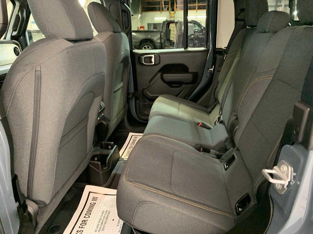 new 2025 Jeep Gladiator car, priced at $47,400