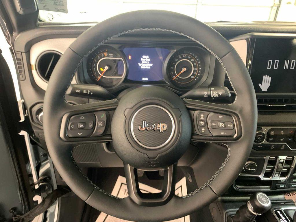 new 2025 Jeep Gladiator car, priced at $47,400